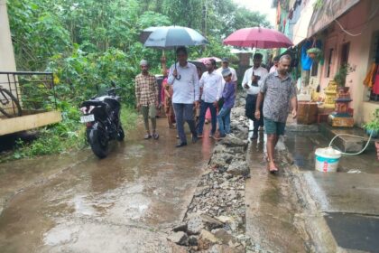 अतिवृष्टीदरम्यान उद्भवणाऱ्या नागरिकांच्या समस्यांना जाणून घेण्यासाठी आमदार आसिफ (राजू) सैत यांची बेळगाव नगरील भेट