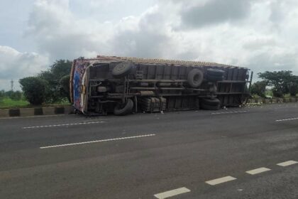 मालवाहू ट्रकची ऑटो रिक्षाला धडक; रिक्षा चालक जागीच ठार